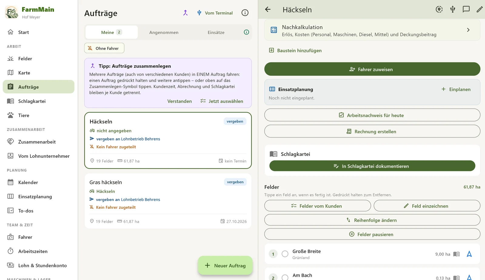 FarmMain am PC: Auftragsliste links, rechts der geöffnete Auftrag mit Fahrern, Einsatzplanung, Schlagkartei und Feldern